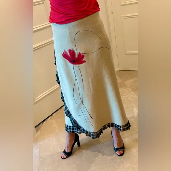 Elegant wraparound Linen Beige Skirt w Black Trim, Handpainted Flower,Size S-M - Picture 3 of 13